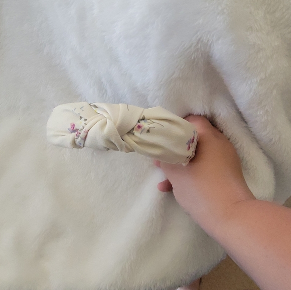 Cream colored top knot head band - Picture 3 of 3